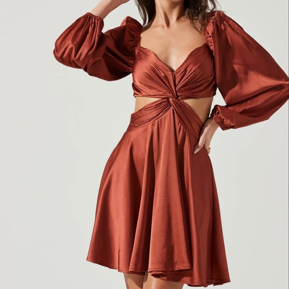 Astr The Label Anamaria‎ Cutout Long Sleeve Dress